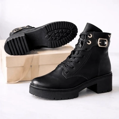 Bota Coturno Feminina Mississipi J0821 Preta com Fivela Dourada