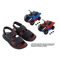 Sandália Infantil Menino com Brinquedo Grendene 23335BW794 Preto/Vermelho