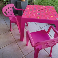 Mesa Infantil de Plástico Mor Kids Quadrada Rosa